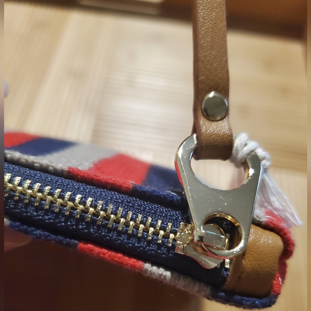 Universal Thread Striped Zip Pouch - Picture 5 of 8